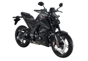 Moto ZT125-U-LCD a preto vista 45º frontal do lado direito.
