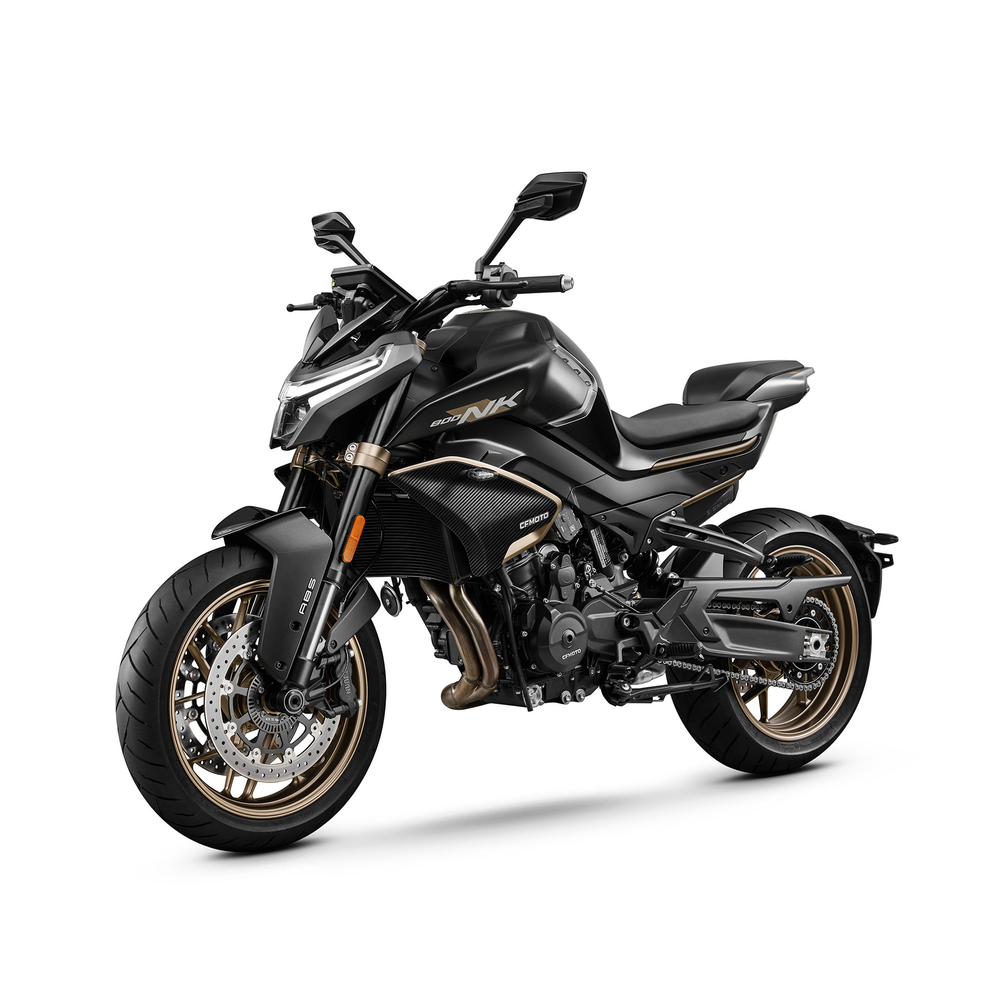 Moto 800NK em preto.