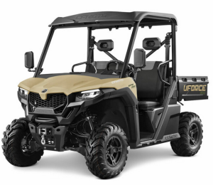 Moto UFORCE 600 em bege.