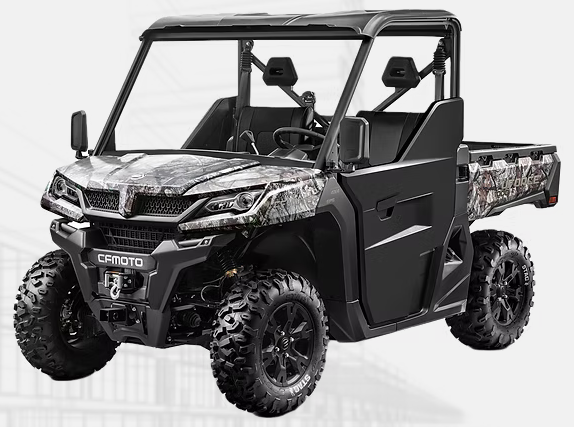 Moto UFORCE 1000 em preto vista de frente.